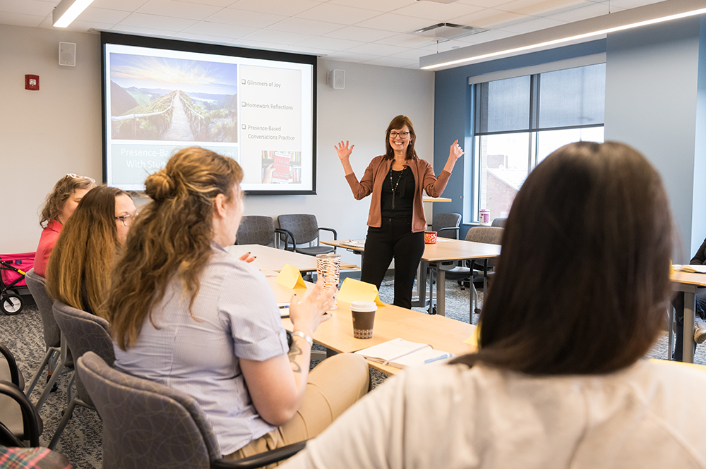 Faculty presenting to a group of students.